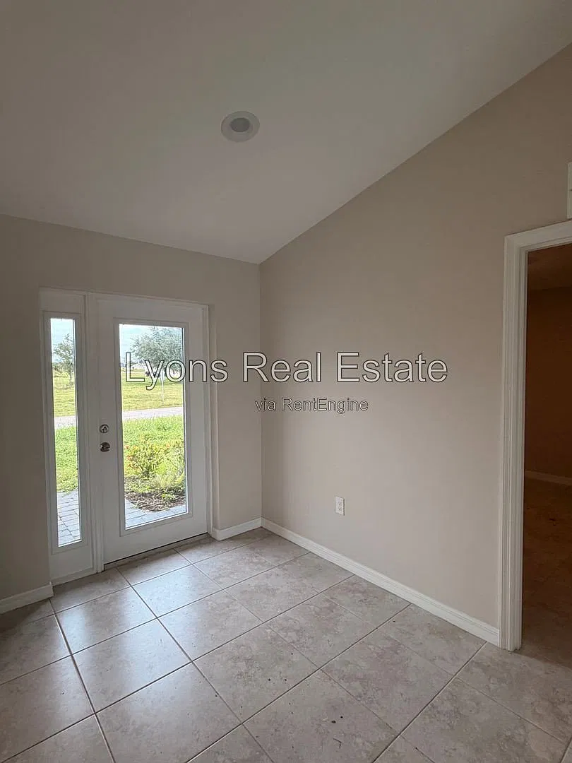 4 bed, 2.0 bath, 1682 sqft, $1,950 — Photo 3