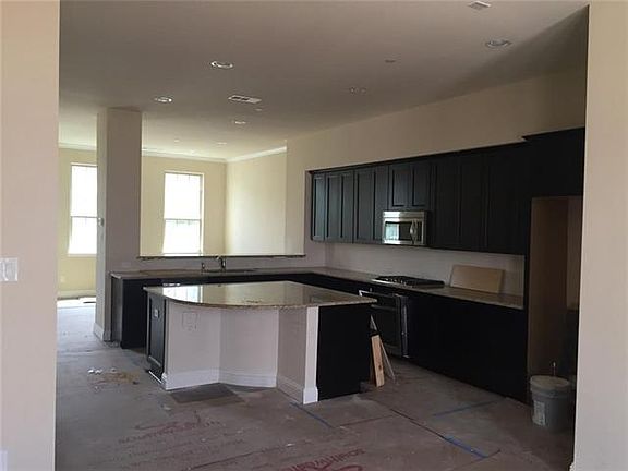 3rd image of 539 W Royal Ln