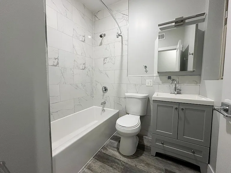 5424-26 N Ashland Ave — Photo 4