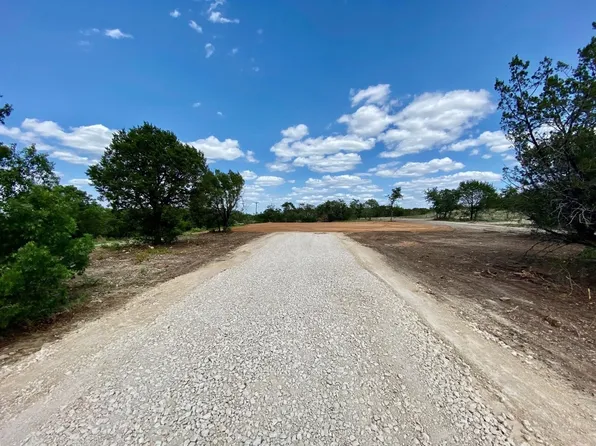 290 Peninsula Dr, Bluff Dale, TX 76433