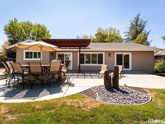 3rd image of 2861 Canterbury Cir