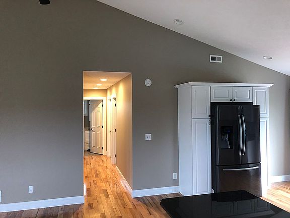 4th image of 347 Cole St