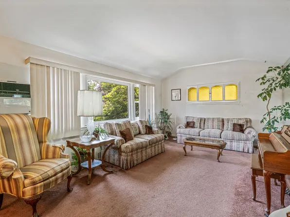 218-27 Sawyer Avenue image 8 of 19