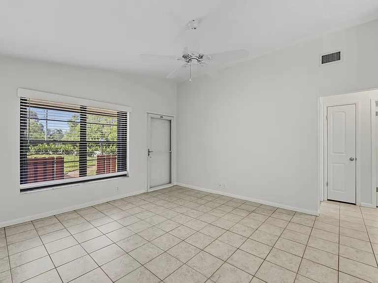 7916 SE Villa Cir — Photo 4