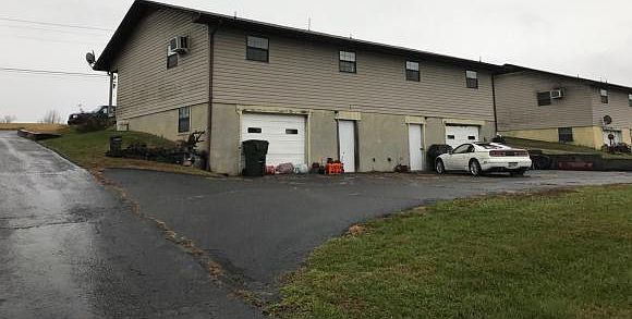 2nd image of 415 Oak Grove Rd