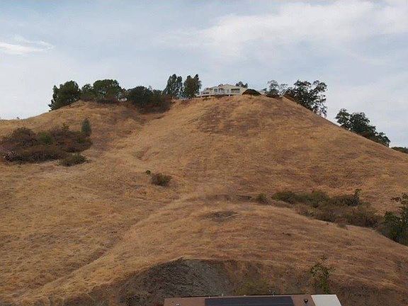 2nd image of 625 Walnut Dr