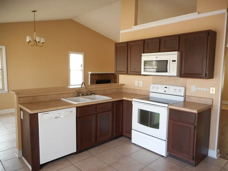 2208 Timberbrook Ln — Photo 10
