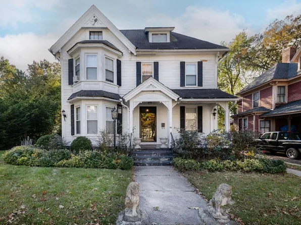 186 Buckingham St, Springfield, MA 01109