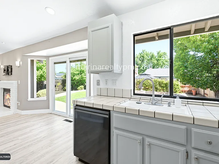 208 Buttercup Cir — Photo 16