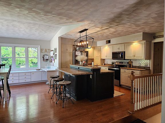 5th image of 628 Oakwood Pl