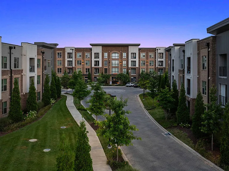 Knox at Metrocenter Apartments — Photo 39