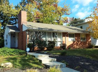 6037 Grosvenor Ln, Bethesda, MD 20814
