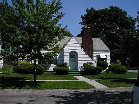 1432 E 20th St photo 1