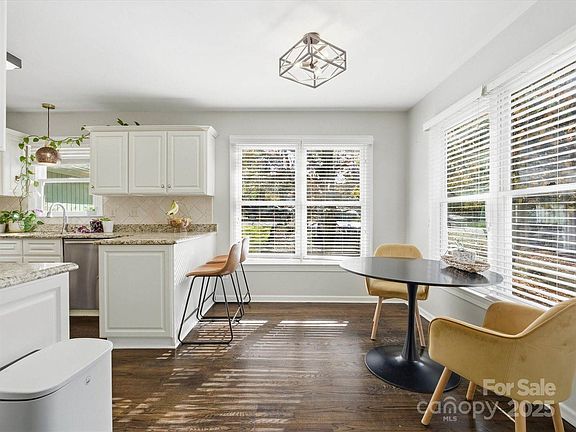 3rd image of 4002 Windward Dr