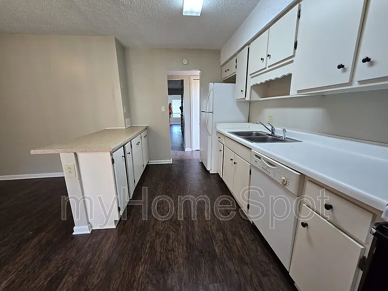 4828 Huron Dr — Photo 7