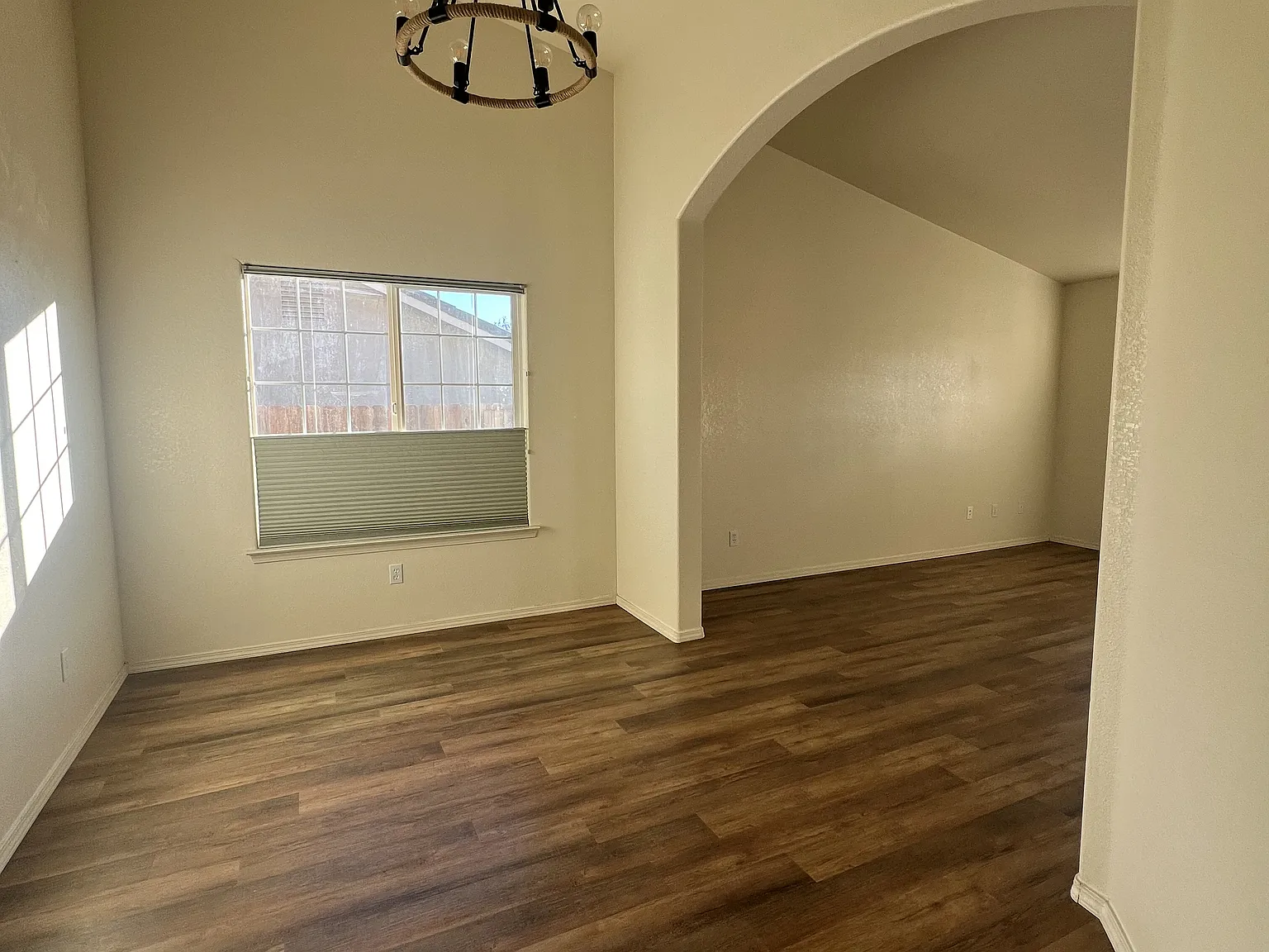 4 bed, 1979 sqft, $3,700 — Photo 4