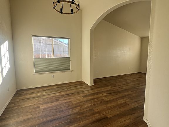 4th image of 25 Suncrest Dr