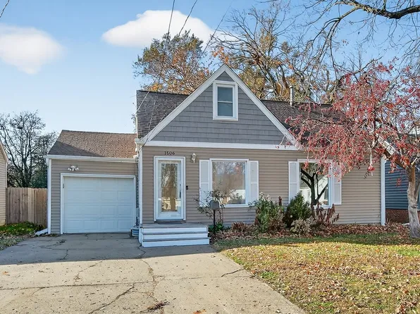 1506 64th St, Windsor Heights, IA 50324