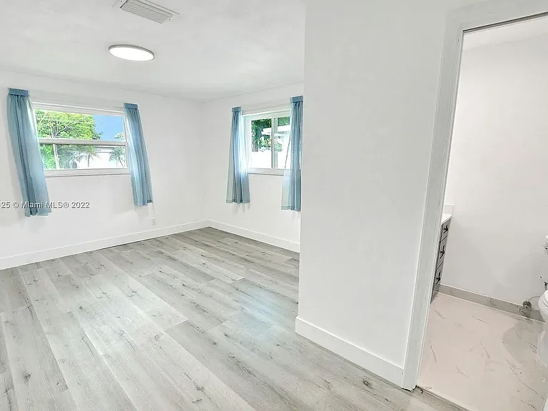 5300 SW 7th St — Photo 20