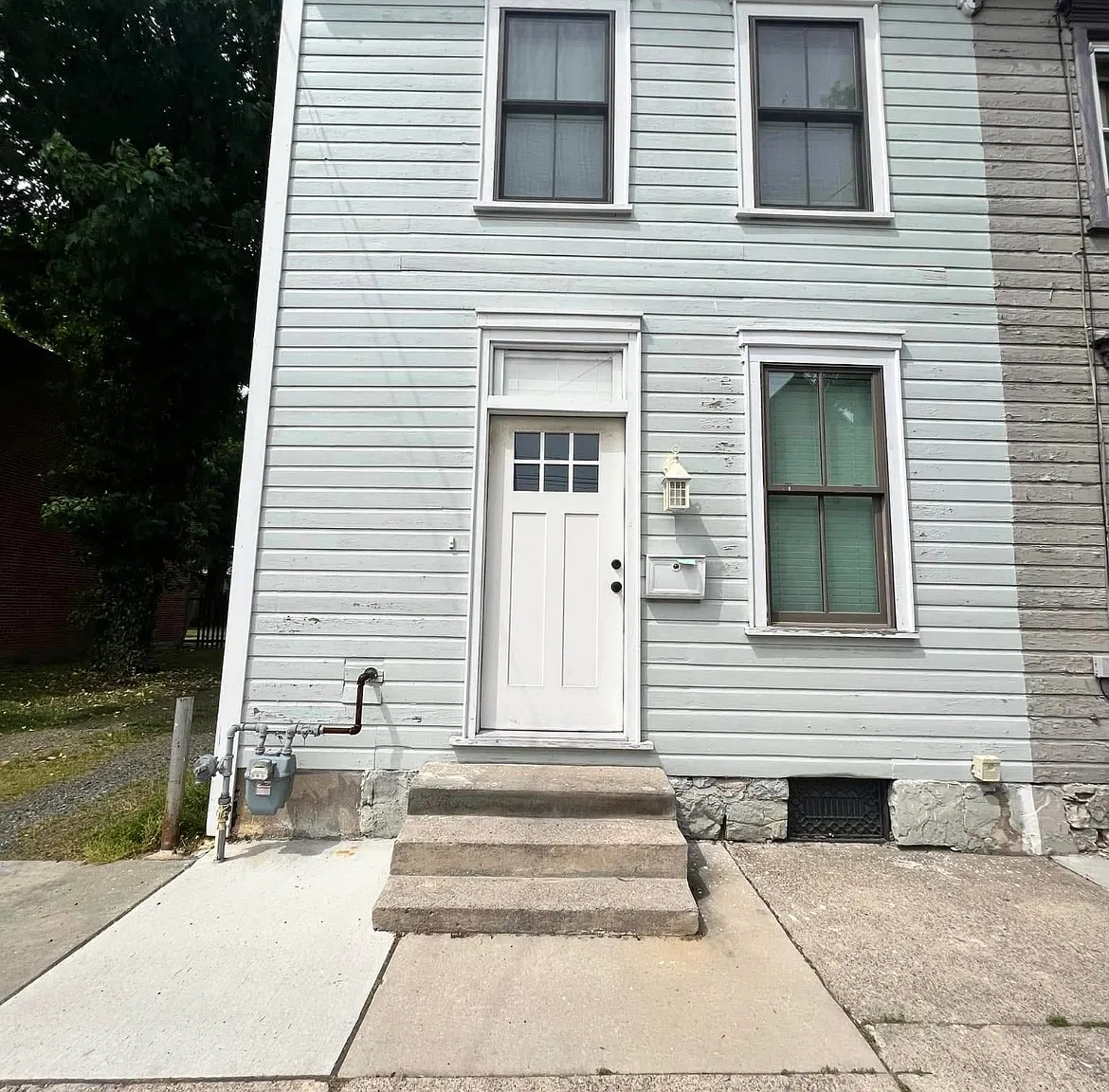 3 bed, 2.5 bath, 2000 sqft, $1,900 — Photo 1