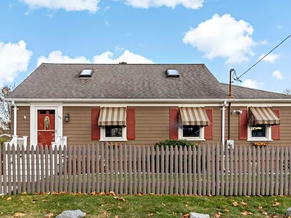 52 Worthen St, Swansea, MA 02777