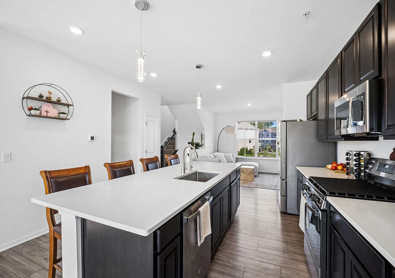 2 bed, 2.5 bath, 1600 sqft, $2,600 — Photo 3
