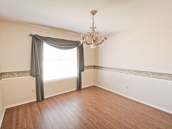 5th image of 955 Norwood Dr