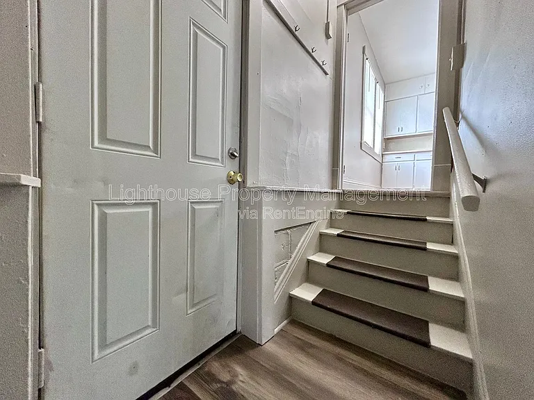 1126 Holt St — Photo 6