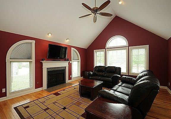 4th image of 9440 Julia Dr