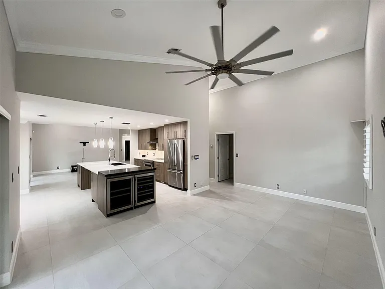 720 Birdie Ct — Photo 3