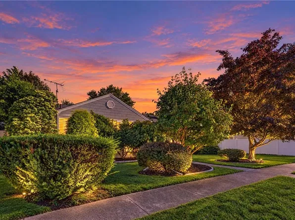 50 Seymour Ave, Cranston, RI 02910