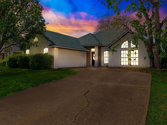 3rd image of 5902 Pampus Ln