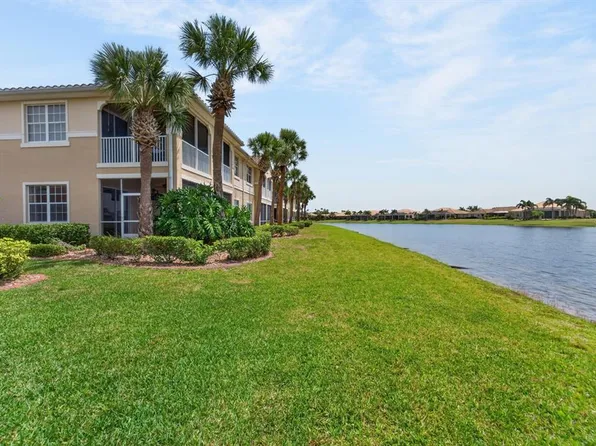 1364 Emerald Dunes Dr, Sun City Center, FL 33573