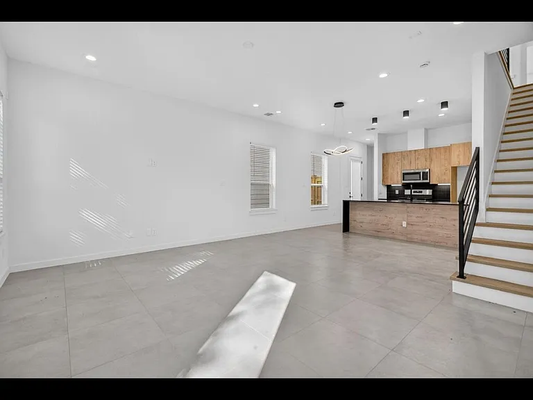 1016 W Patton St — Photo 9