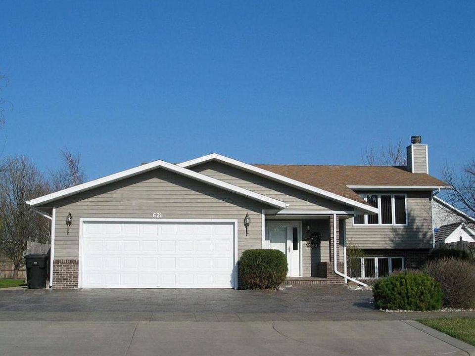 1st image of 621 Plain Hills Dr