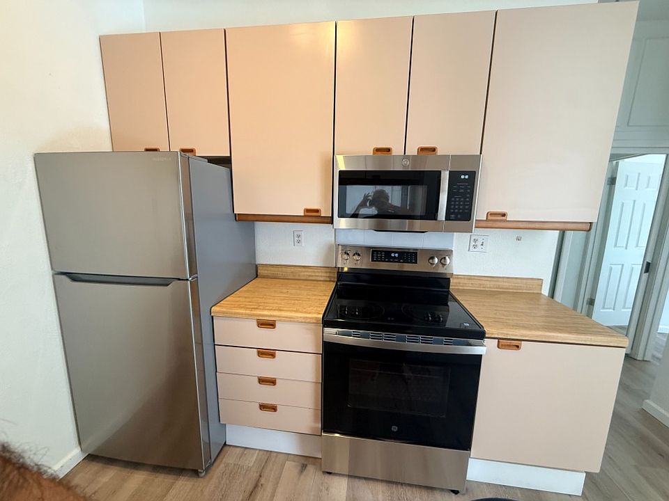 1st image of 8324 Regents Rd Unit 2H