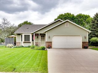 1940 Heron Ave N, Oakdale, MN 55128