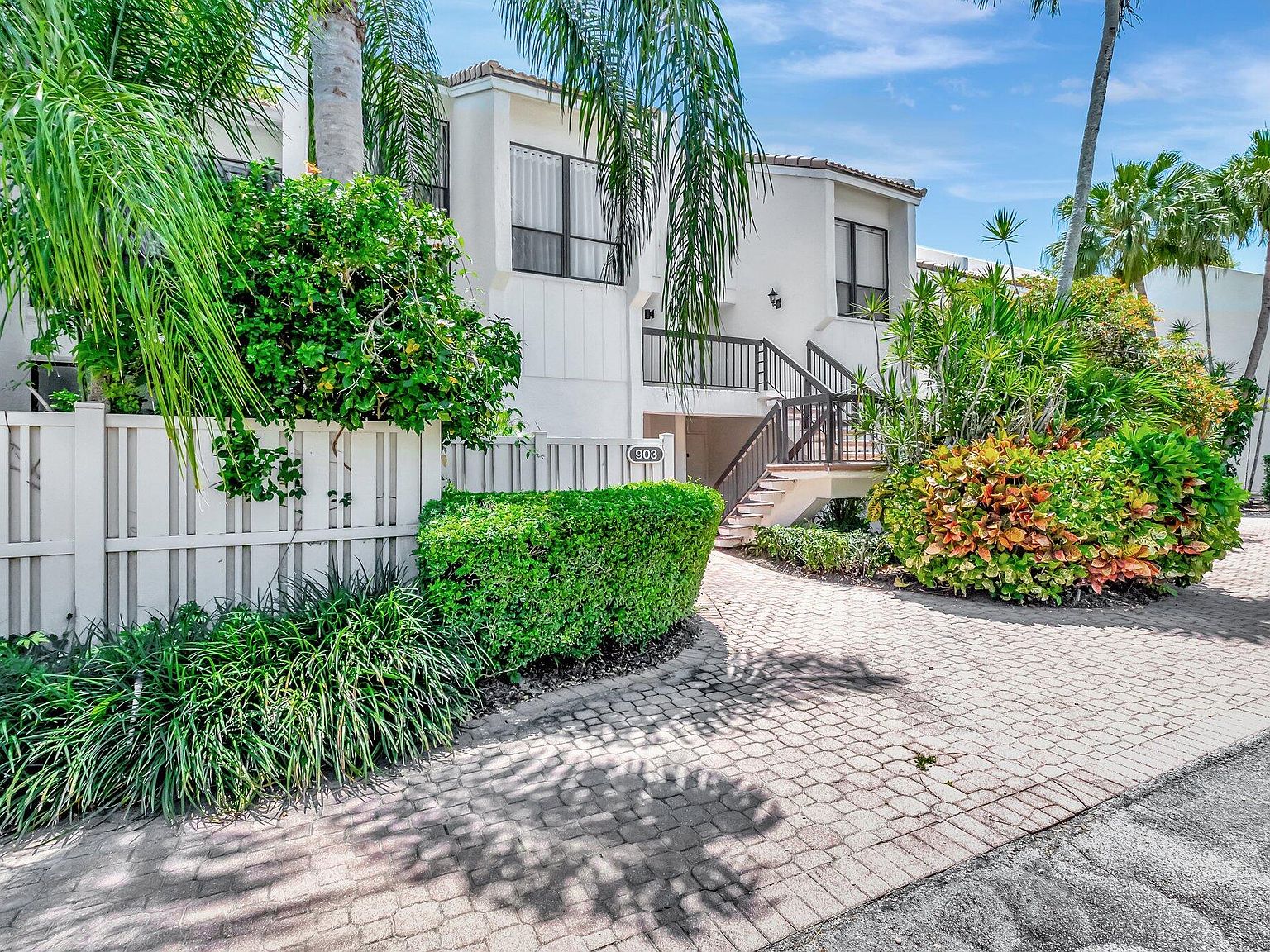 903 Bridgewood Place