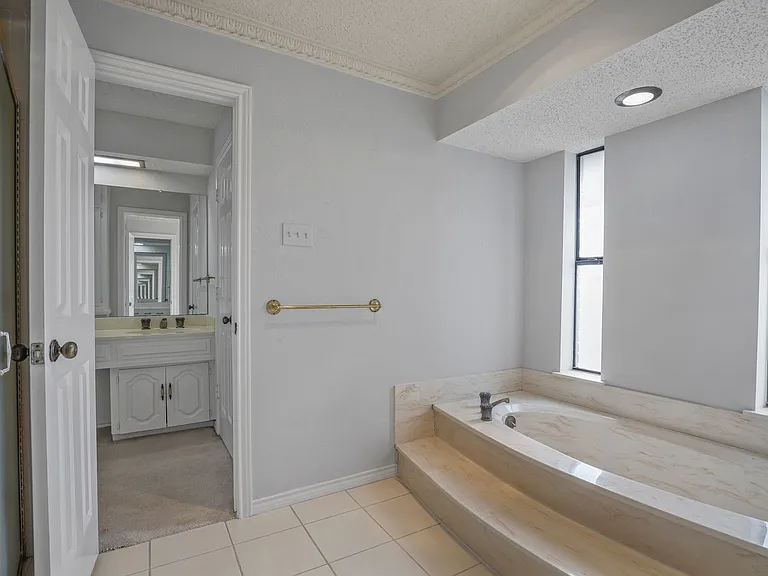 9738 Windham Dr — Photo 14