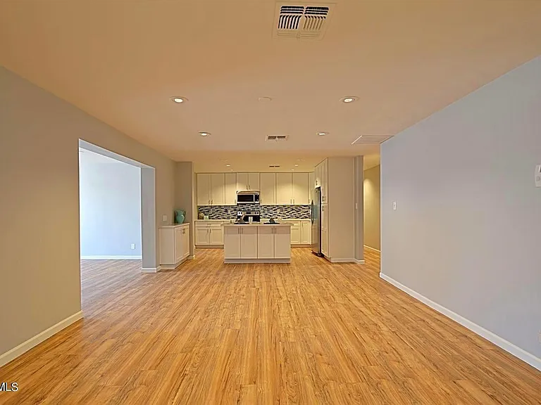 14 E Balboa Dr — Photo 5