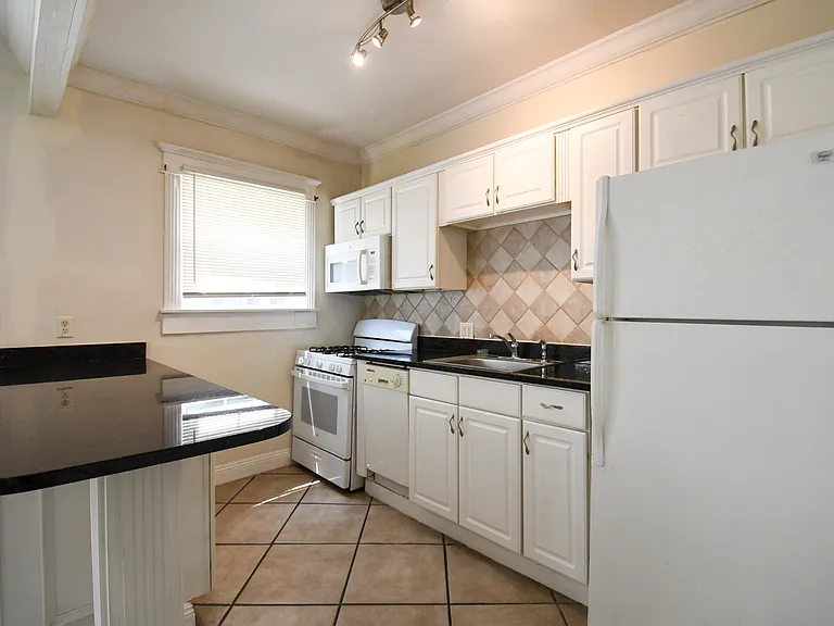 4007 Prytania St — Photo 7