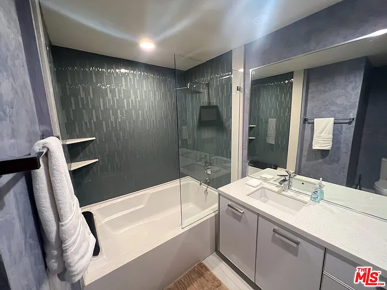 6425 Weidlake Dr — Photo 41