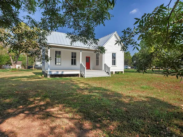 302 Washington St, Smithville, TX 78957