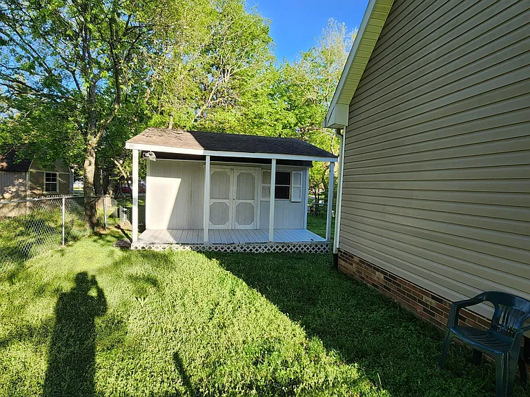 1129 S Maple St — Photo 28