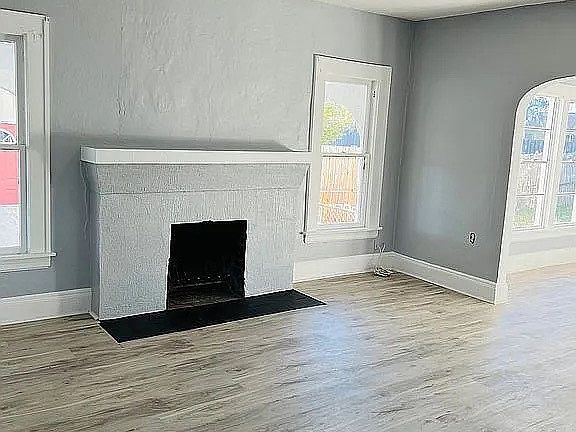 3rd image of 902 Woodlawn Dr