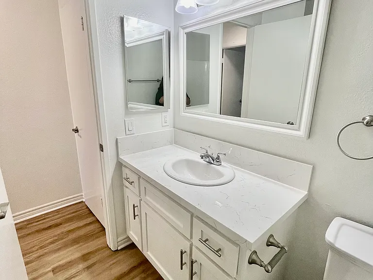 1 bedroom/1 bath - bathroom