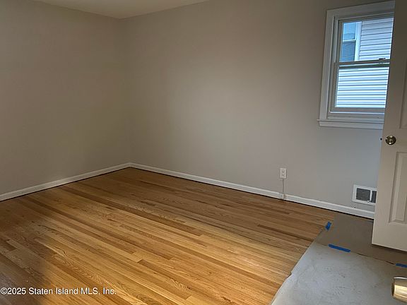 3rd image of 11 Duncan St #1