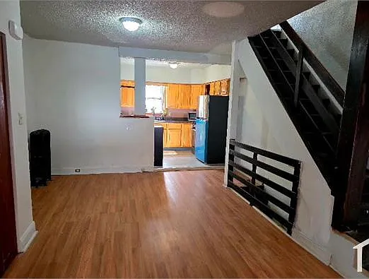 3 bed, $1,600 — Photo 2