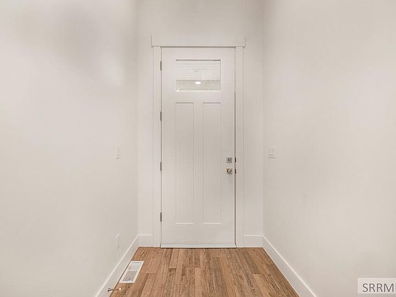3rd image of 651 Pine Ridge Ln