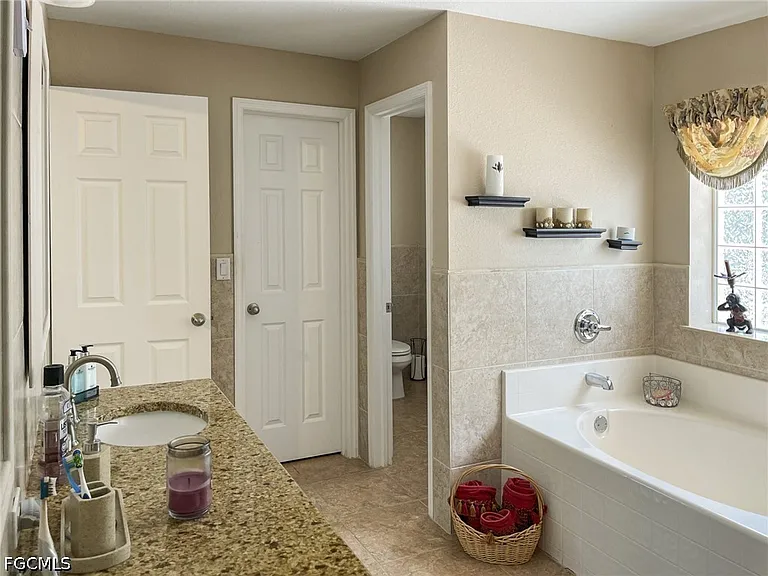 1817 SW 22nd Ln — Photo 11